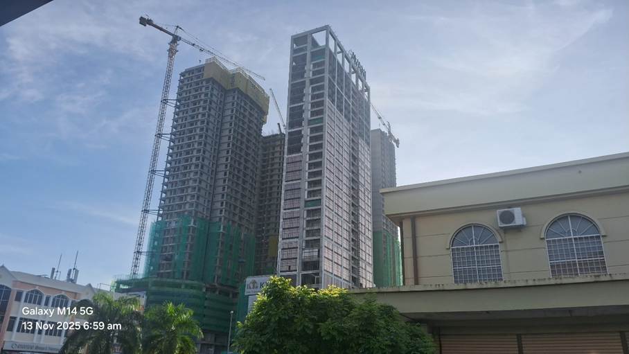 A tall buildings under construction

AI-generated content may be incorrect.