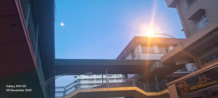 A building with a bridge and a blue sky

AI-generated content may be incorrect.